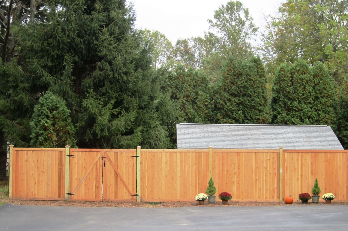 6' tall wood fence with gate