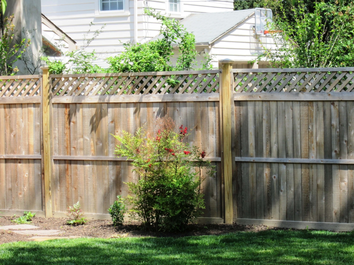 6' tall privacy fence with lattice