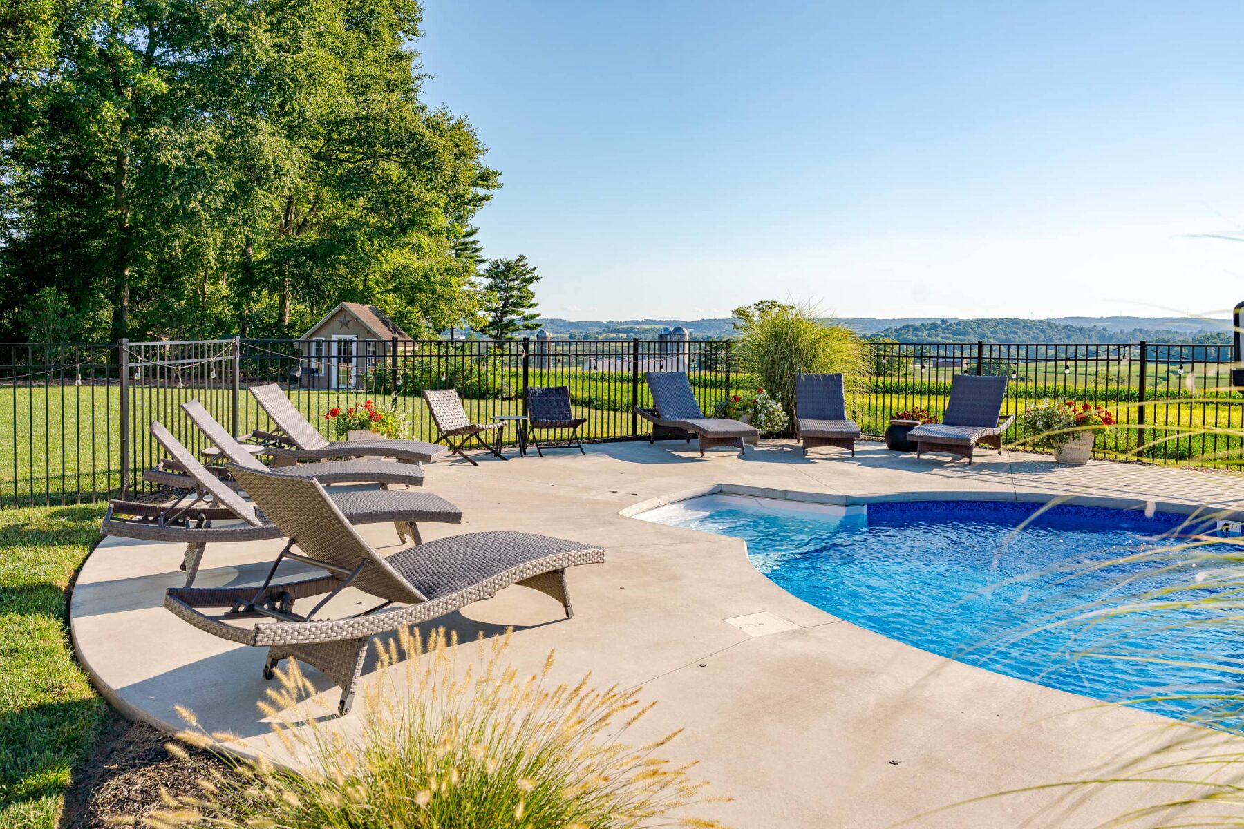 What Types of Fences Meet Pool Code? - Integrous Fences and Decks