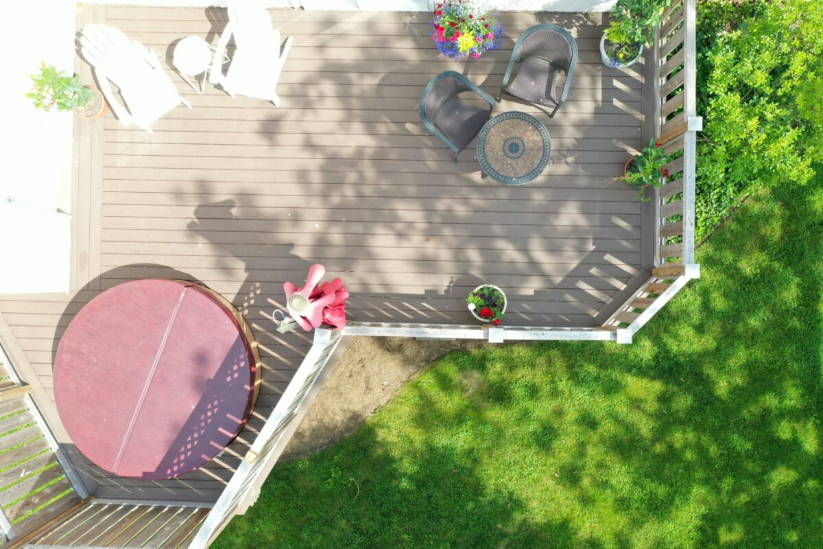 Deck with hot tub and furniture
