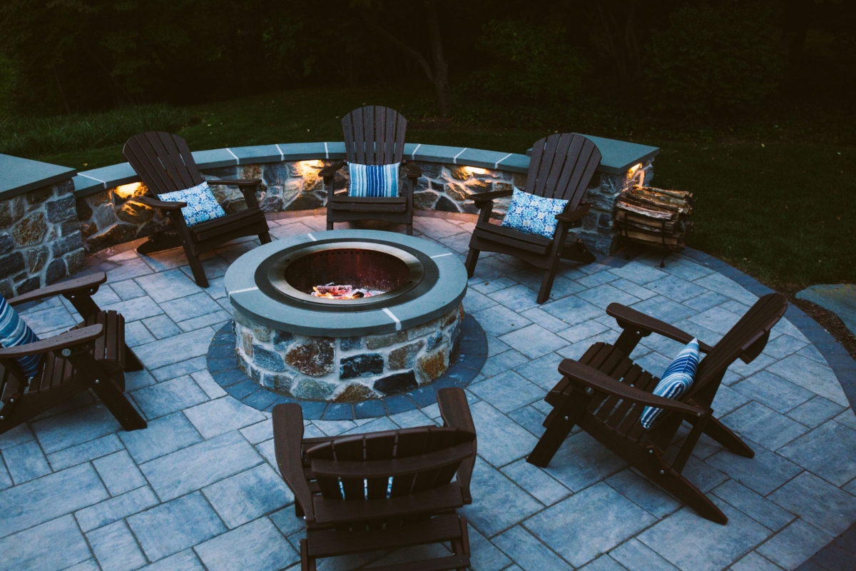 outdoor firepit on patio with stone wall
