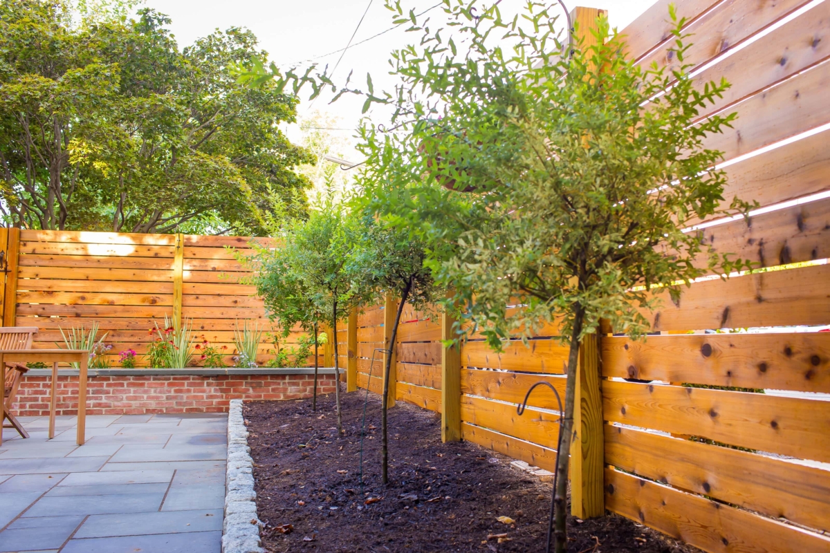 6' tall horizontal wood privacy fence