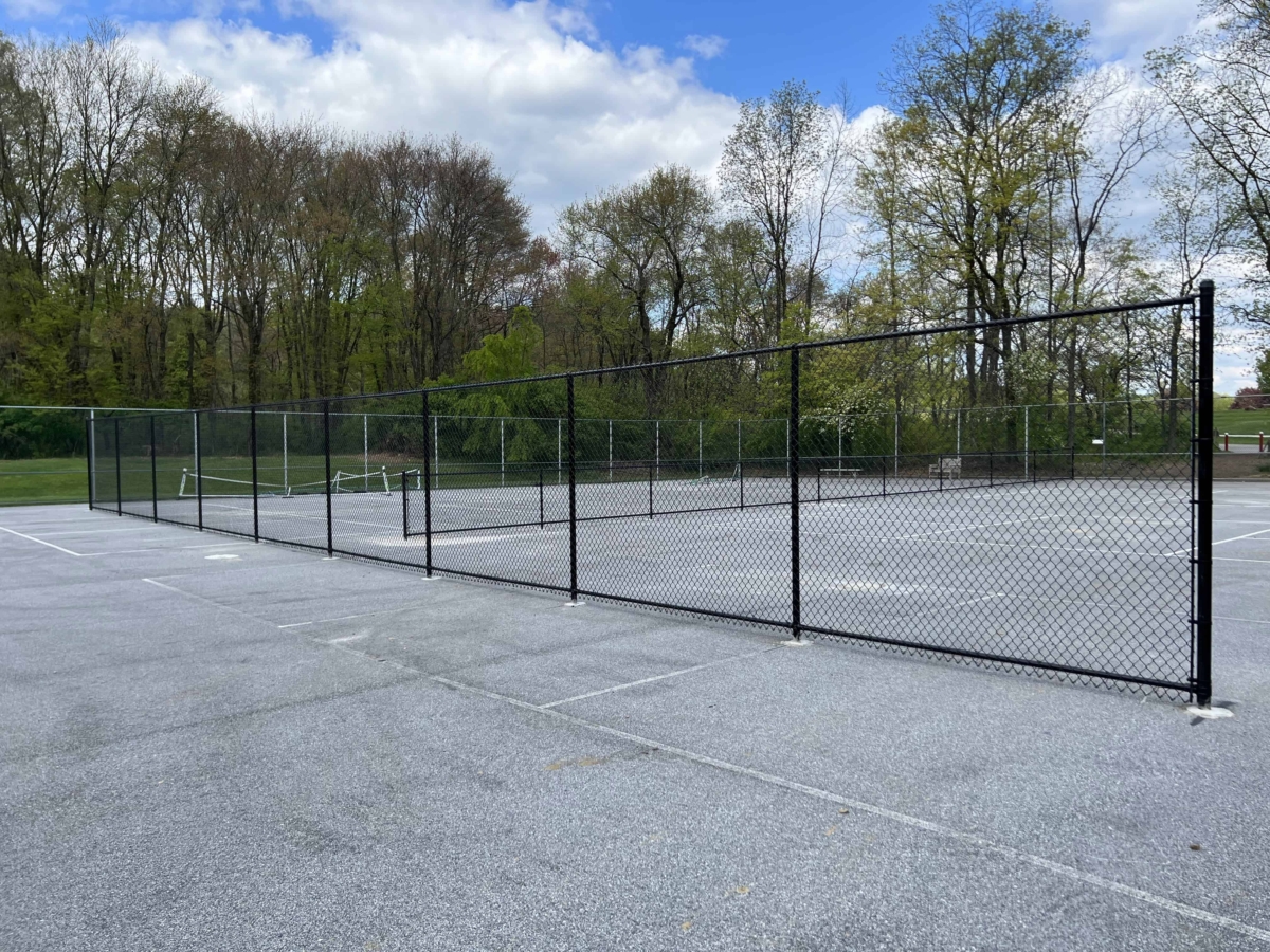 tennis court chain link fence