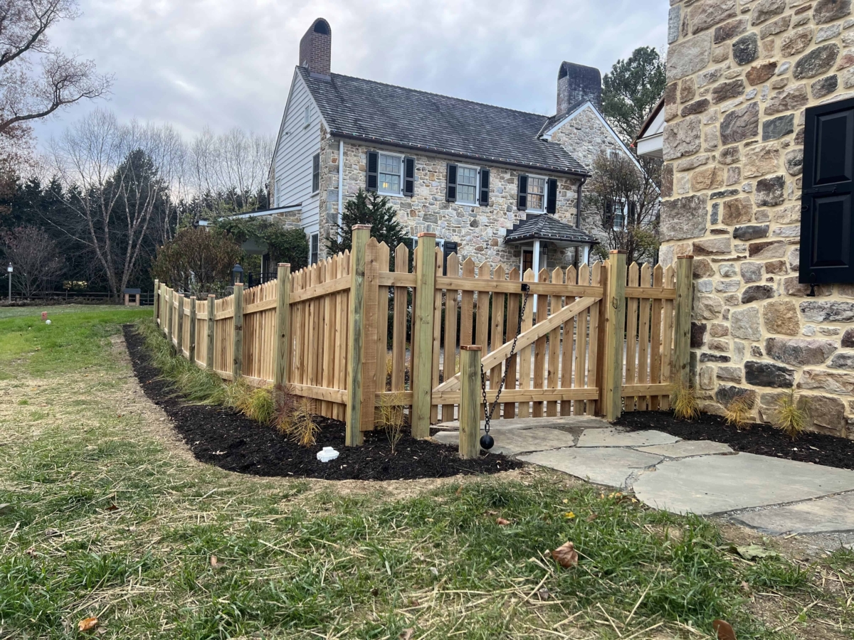 4' picket fence with gate