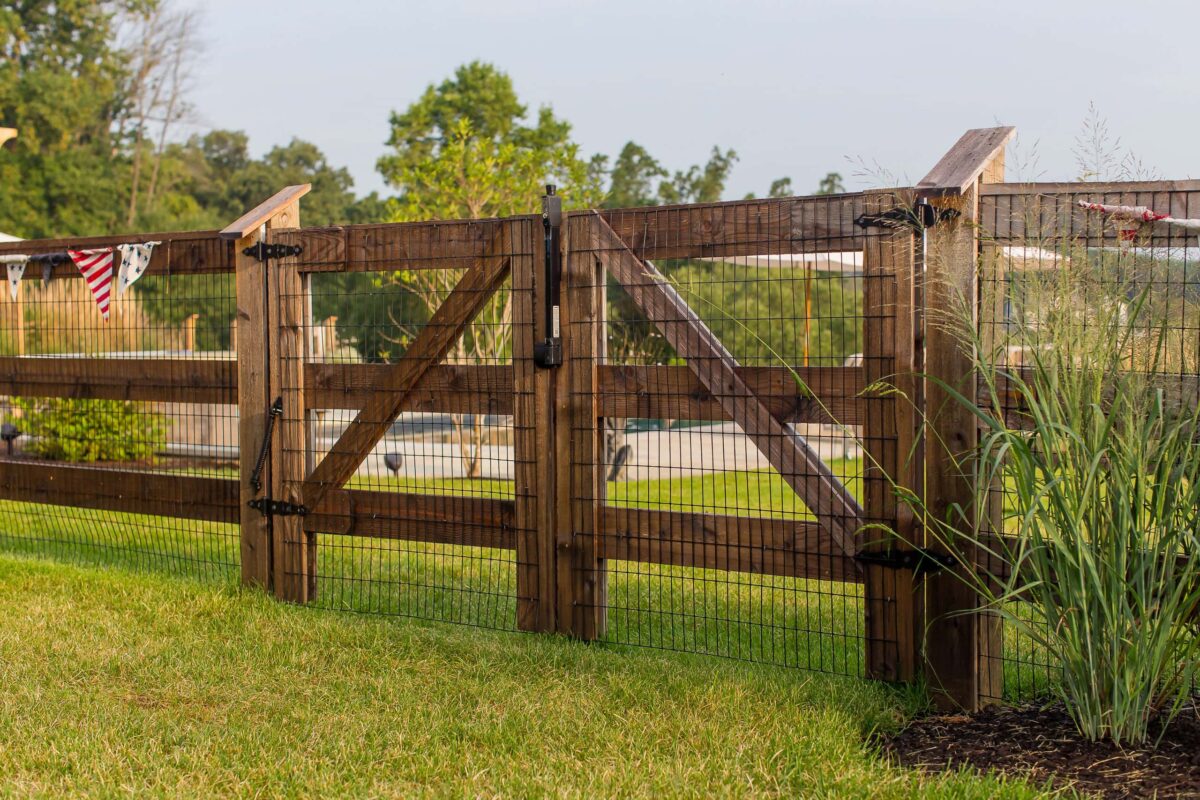 4' red cedar fence with wire mesh