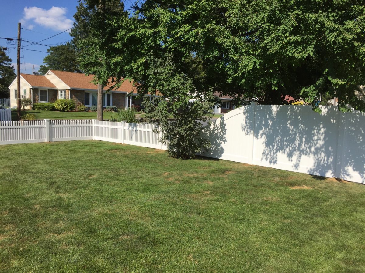 vinyl picket and privacy fences