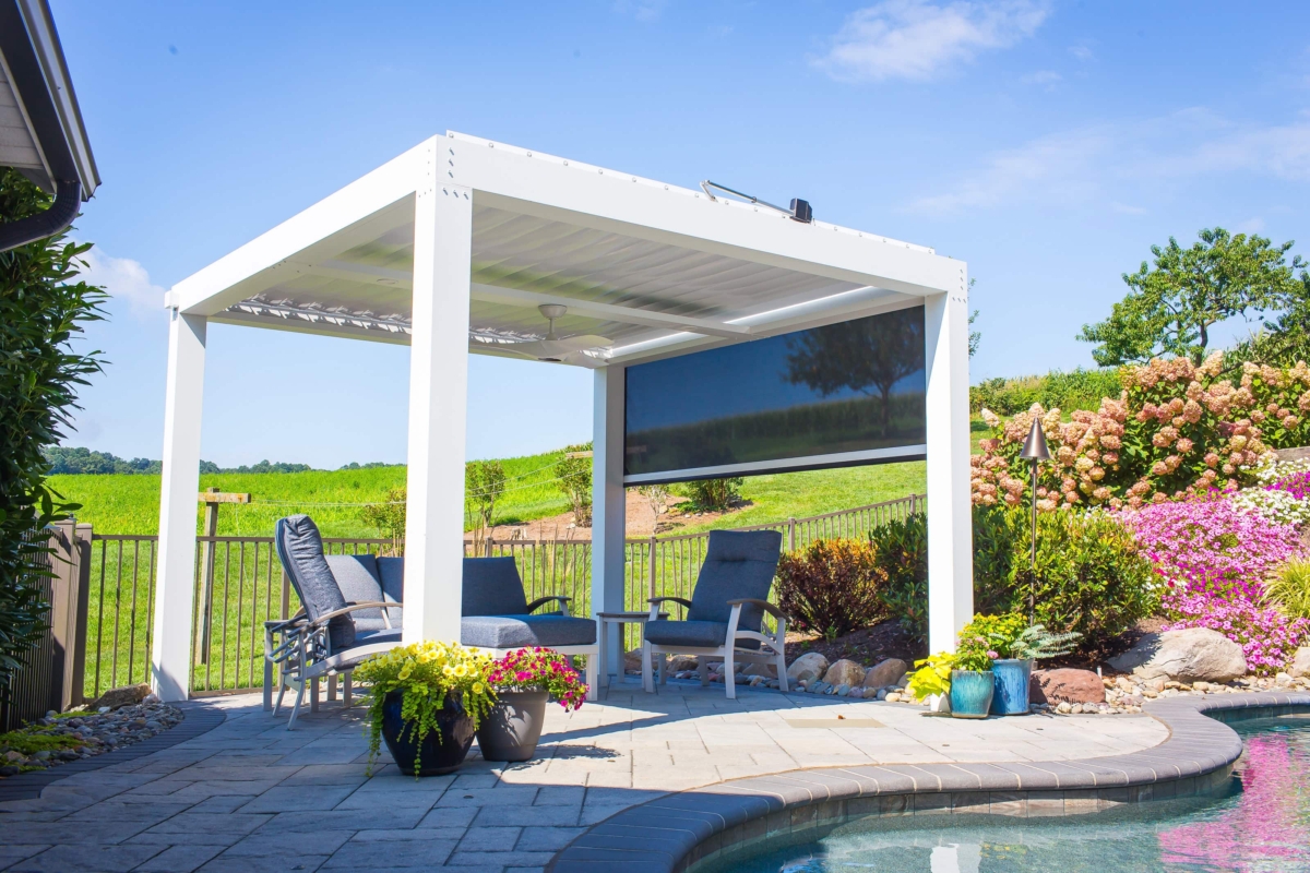 louvered roof with retractable screens