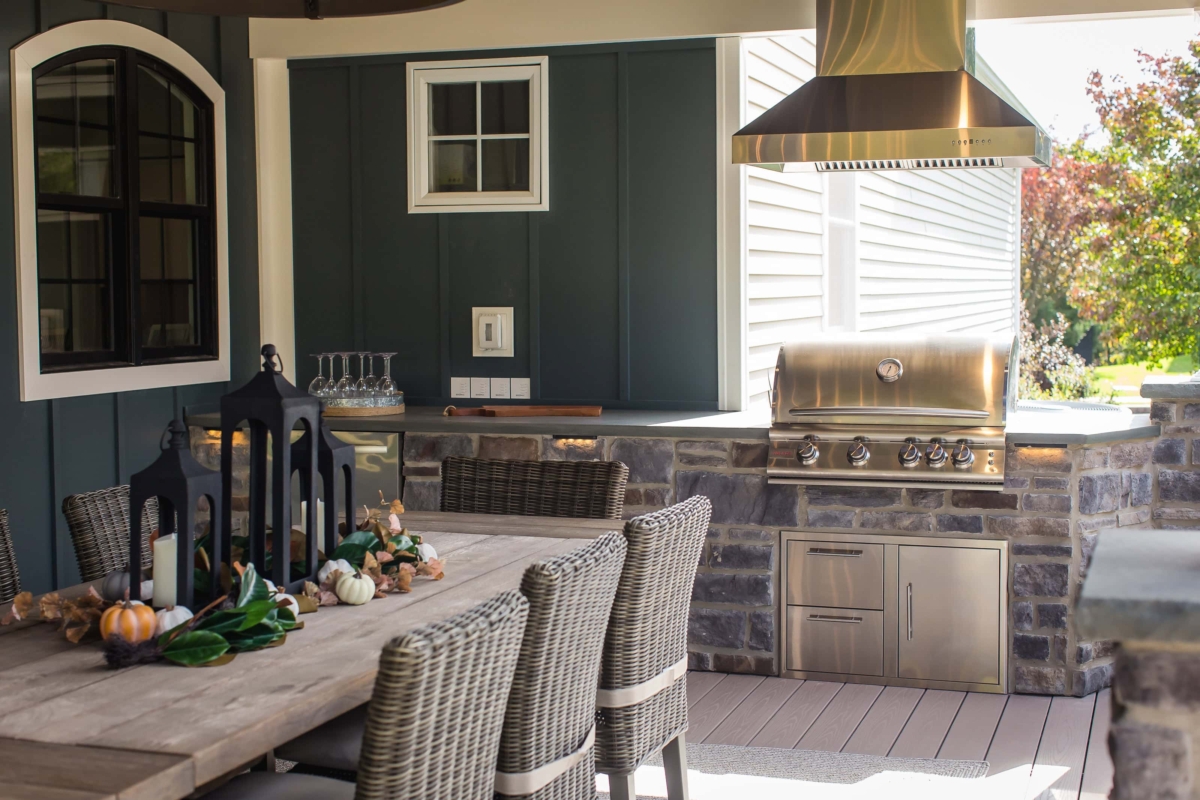 outdoor kitchen on deck