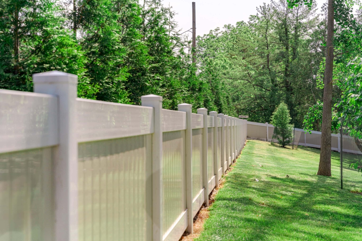 two-tone vinyl privacy fence