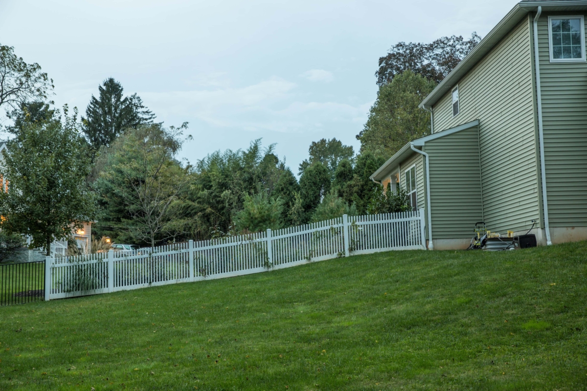 4' tall white vinyl picket fence with square spindle pickets