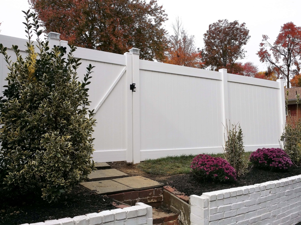 Newport White vinyl fencing