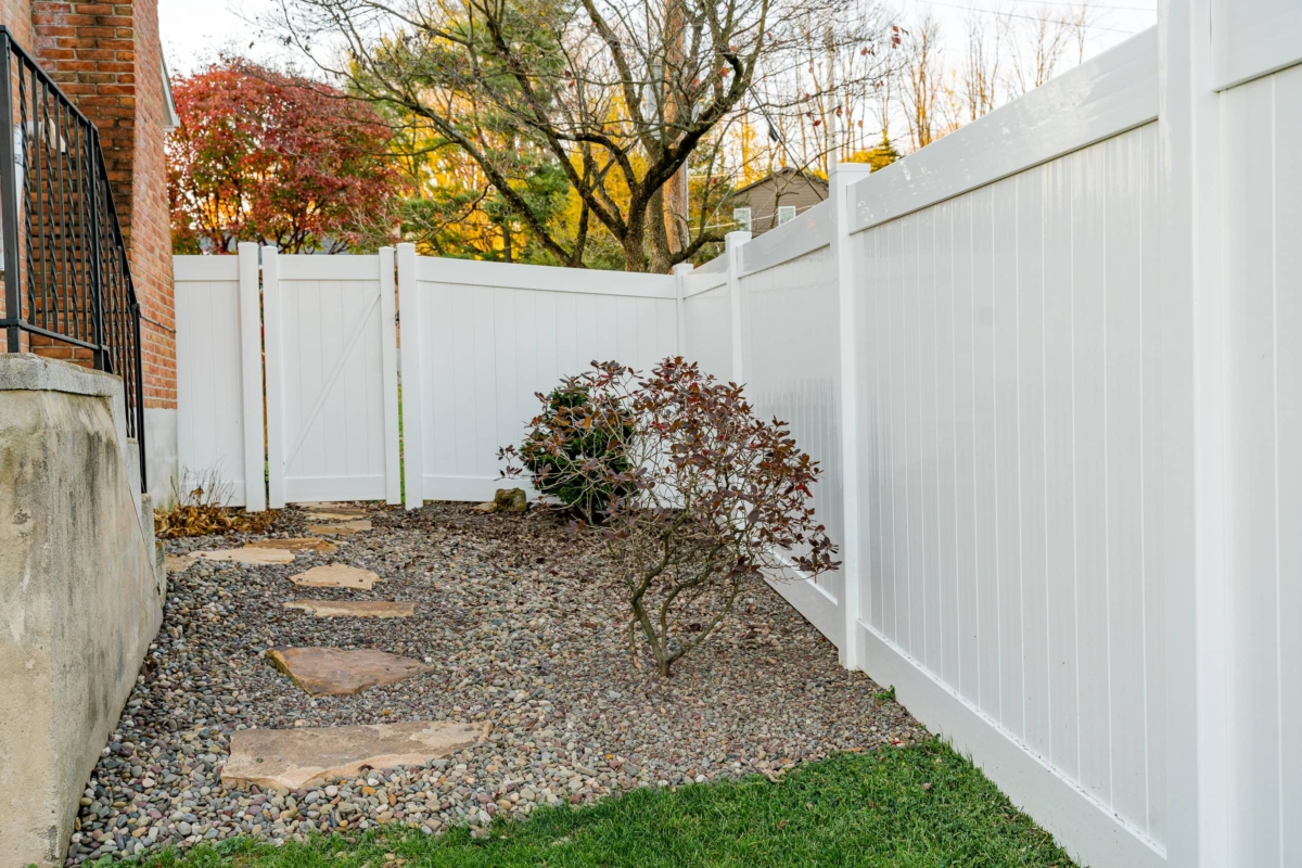 6' tall white vinyl privacy fence