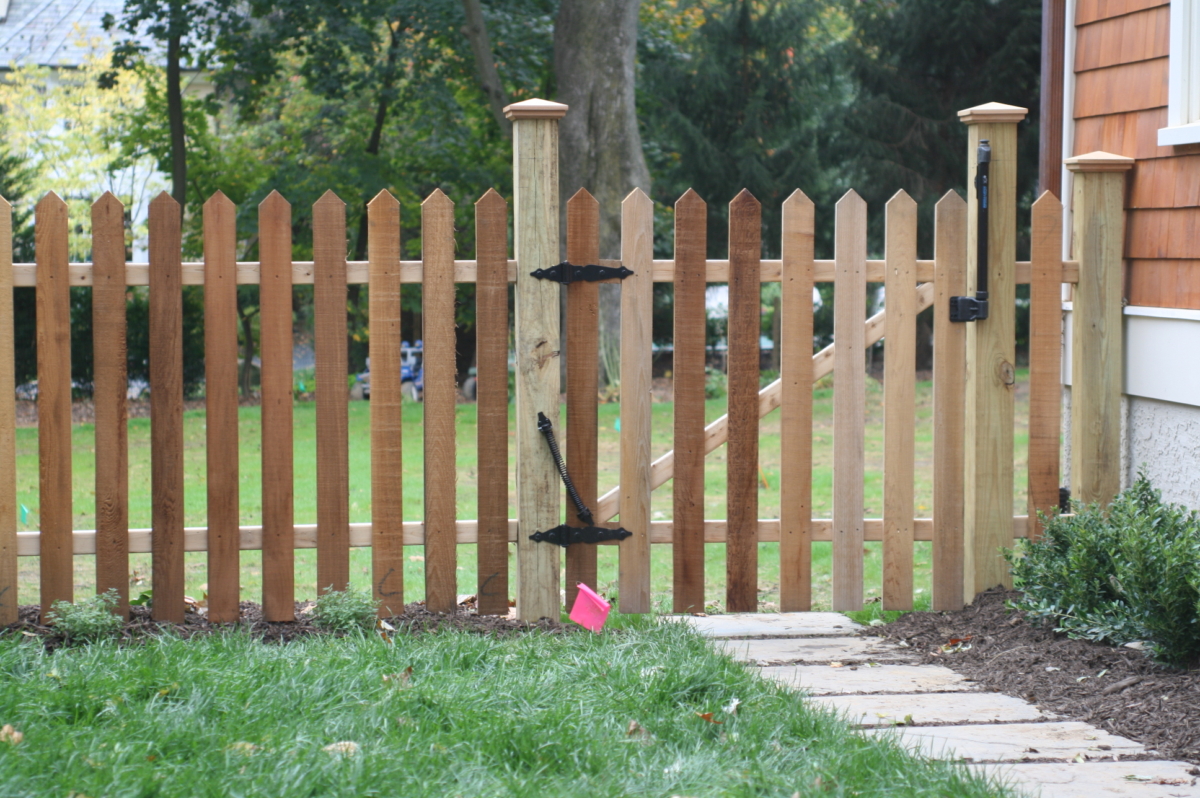 center point spaced picket with gate