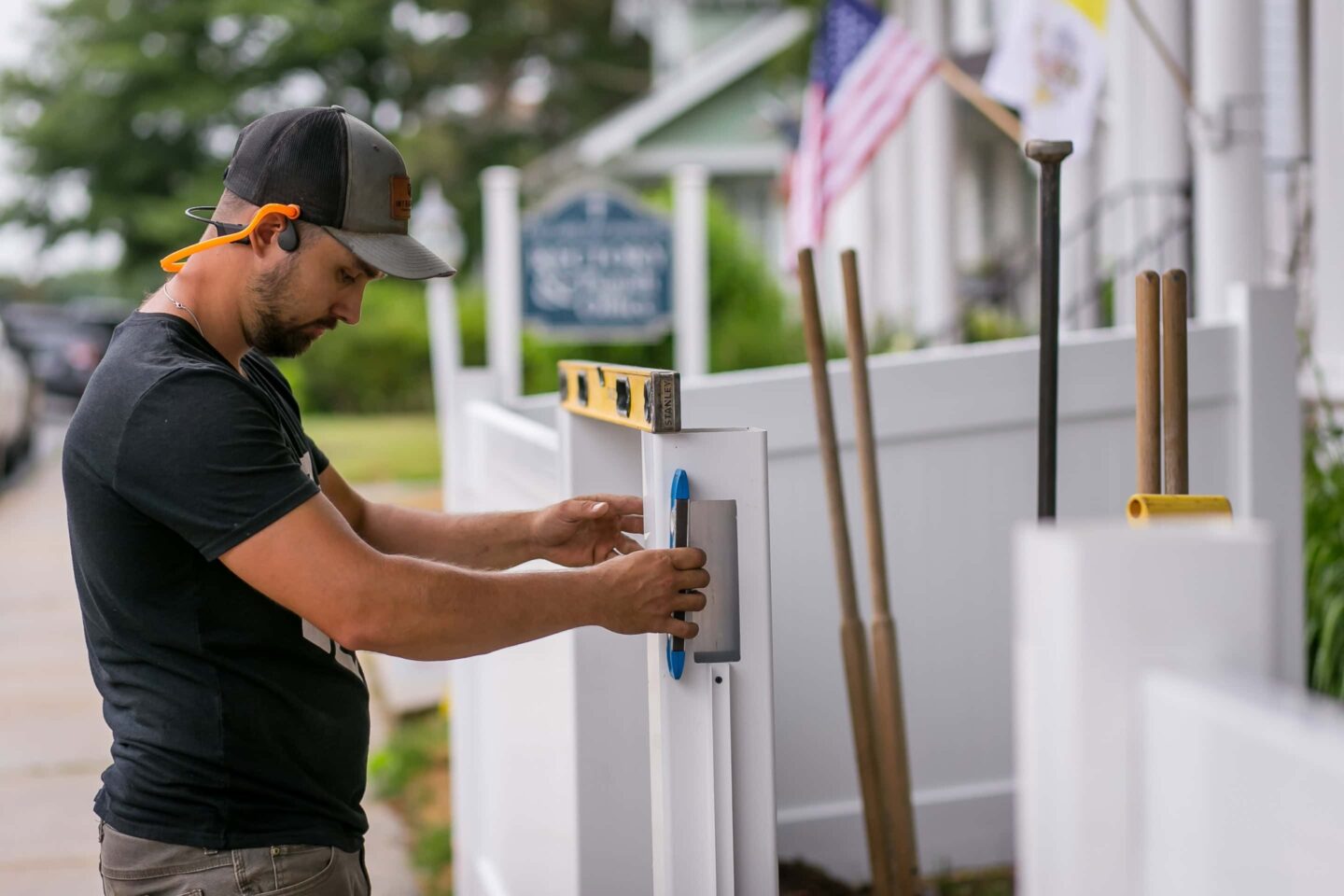 Contractor Leveling Fence