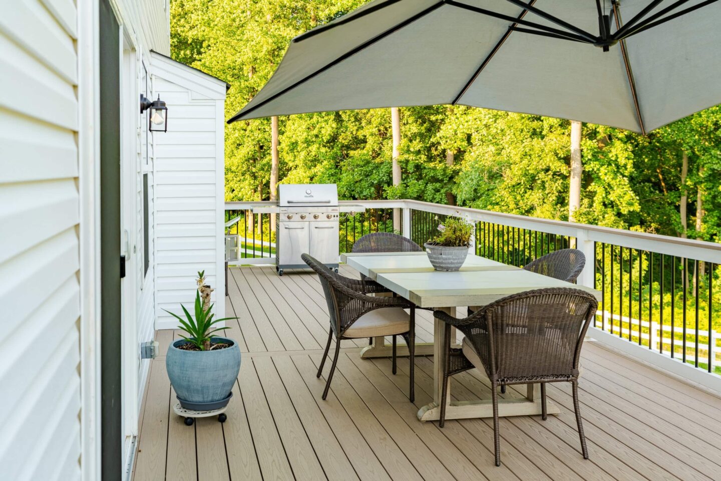 Tan-Composite-Decking-Avondale-PA